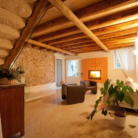 Casa di campagna Antica Corte Soave (Verona)