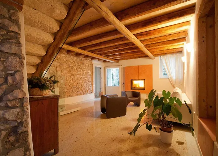 Casa di campagna Antica Corte Soave (Verona)